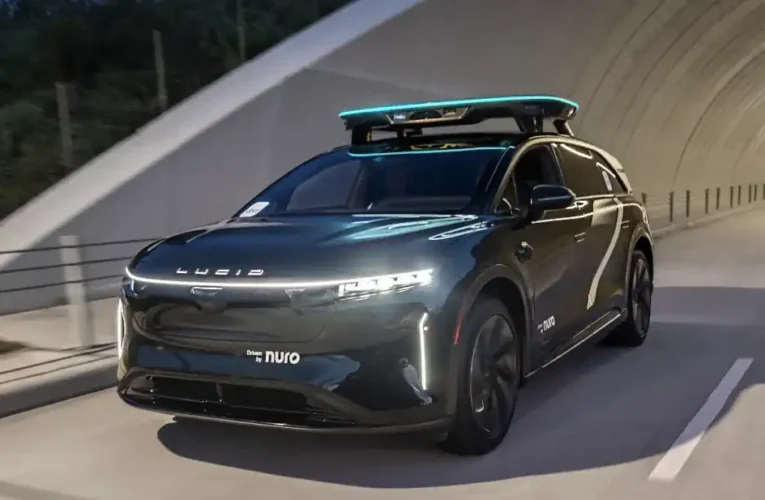 Uber will bring its premium robotaxi service to Houston in 2027